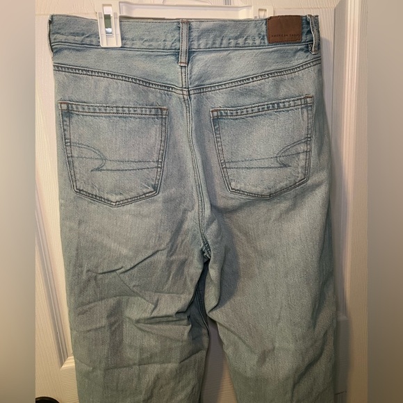American Eagle Relaxed Mom Jeans Light Wash Size 8 Women’s - Picture 4 of 7
